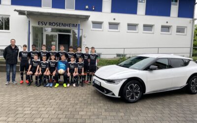 Neue Fussball-Trikots für den ESV Rosenheim